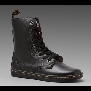 DR MARTENS Stratford 9-Eye Fold Down Boot 8 NWOB